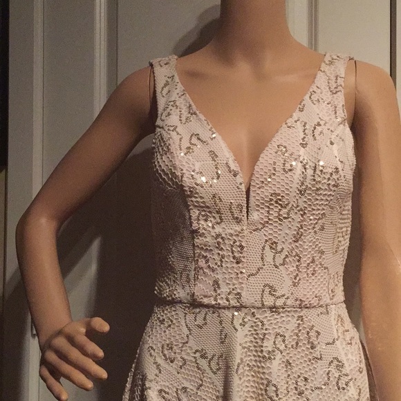 Gold sequin dress - Picture 2 of 4